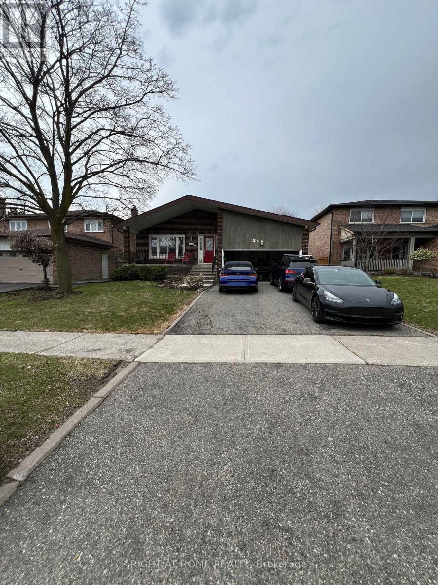 2516 Parmeer Drive, Mississauga, Ontario  L5C 3B2 - Photo 1 - W13007836