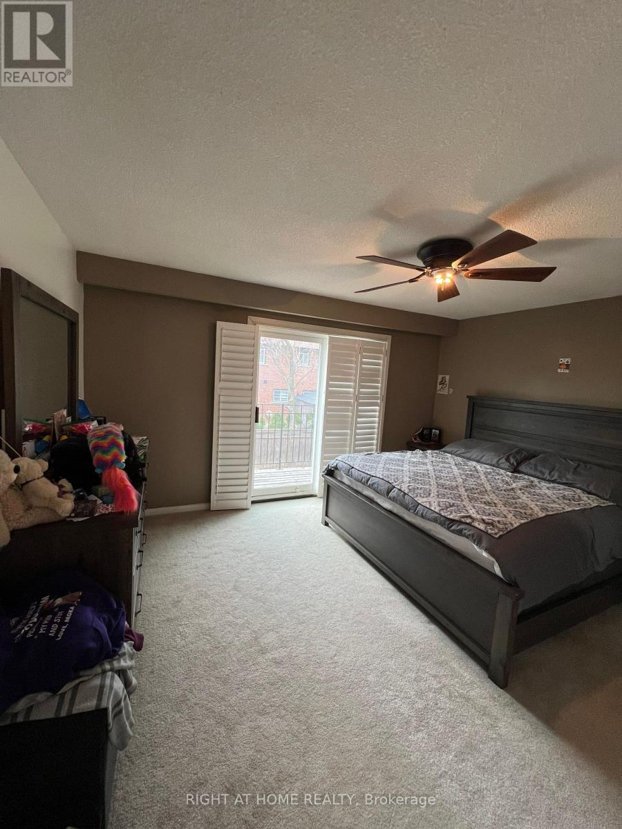 2516 Parmeer Drive, Mississauga, Ontario  L5C 3B2 - Photo 18 - W13007836