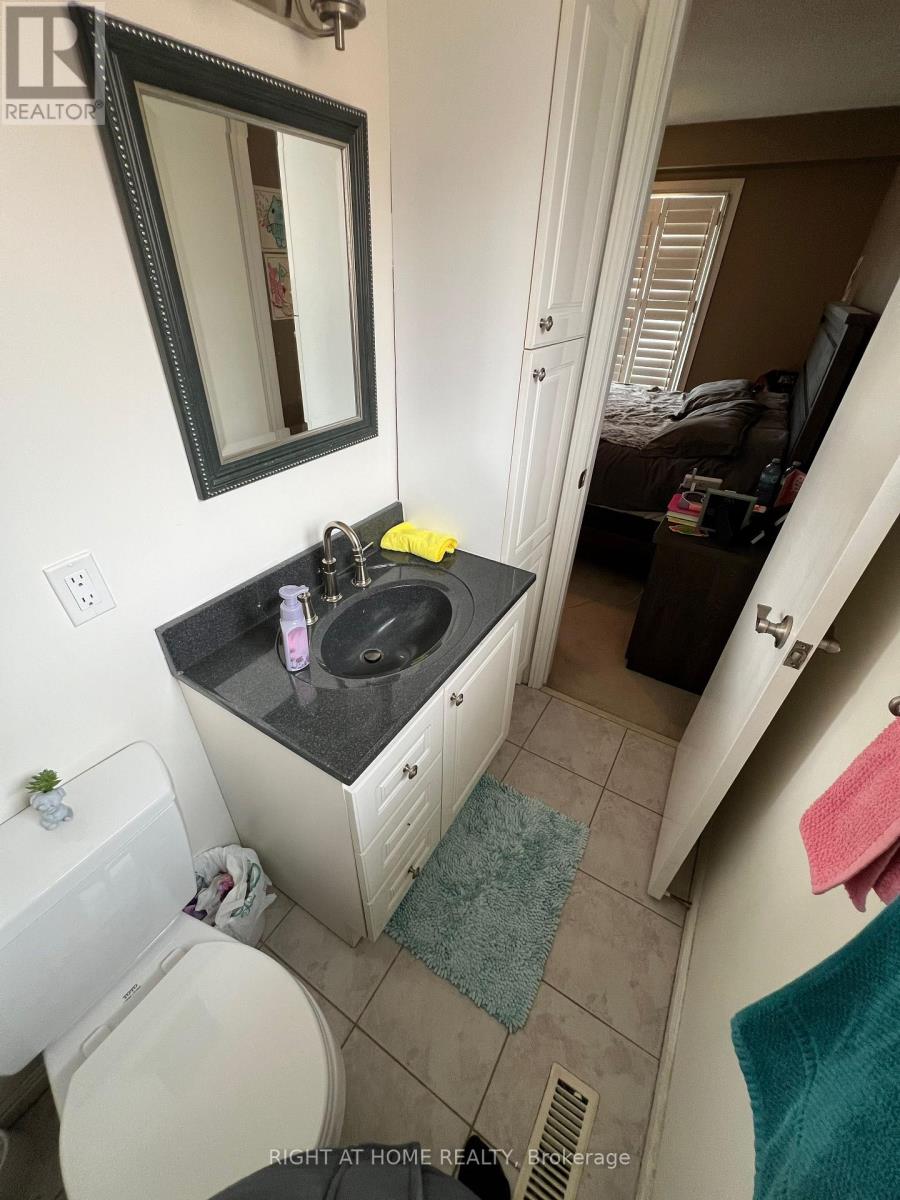 2516 Parmeer Drive, Mississauga, Ontario  L5C 3B2 - Photo 20 - W13007836