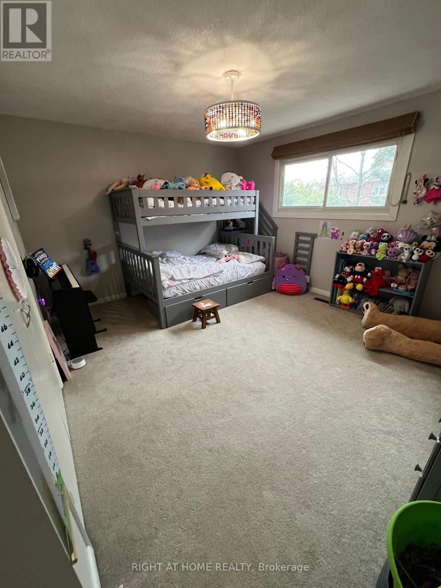 2516 Parmeer Drive, Mississauga, Ontario  L5C 3B2 - Photo 22 - W13007836