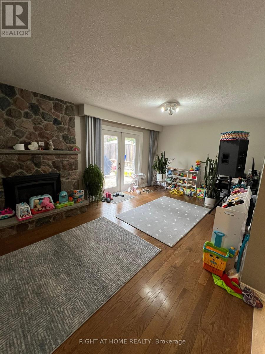 2516 Parmeer Drive, Mississauga, Ontario  L5C 3B2 - Photo 26 - W13007836