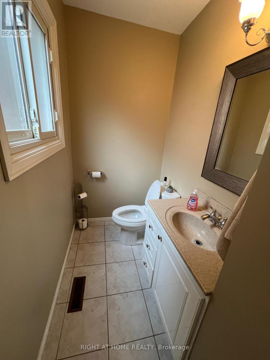 2516 Parmeer Drive, Mississauga, Ontario  L5C 3B2 - Photo 29 - W13007836