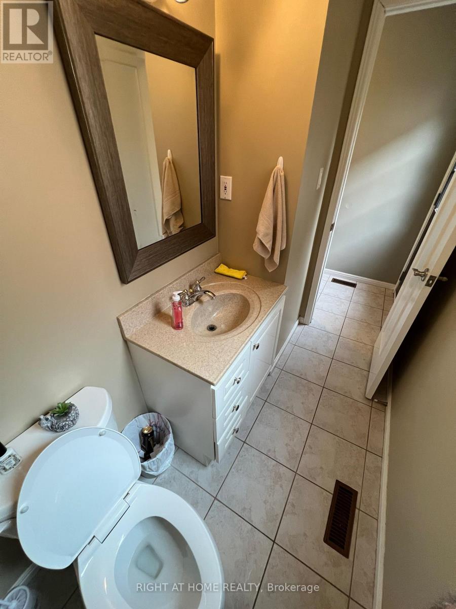 2516 Parmeer Drive, Mississauga, Ontario  L5C 3B2 - Photo 30 - W13007836