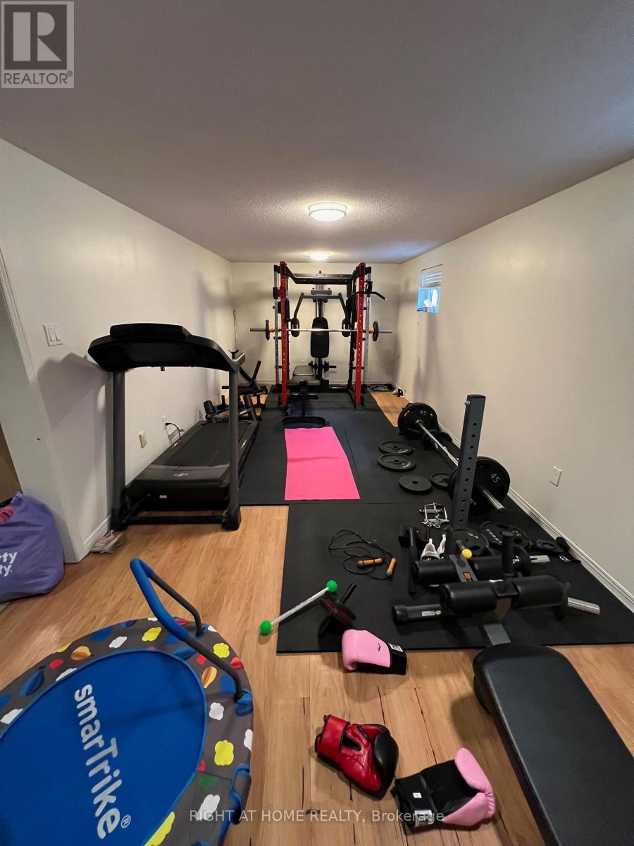 2516 Parmeer Drive, Mississauga, Ontario  L5C 3B2 - Photo 33 - W13007836