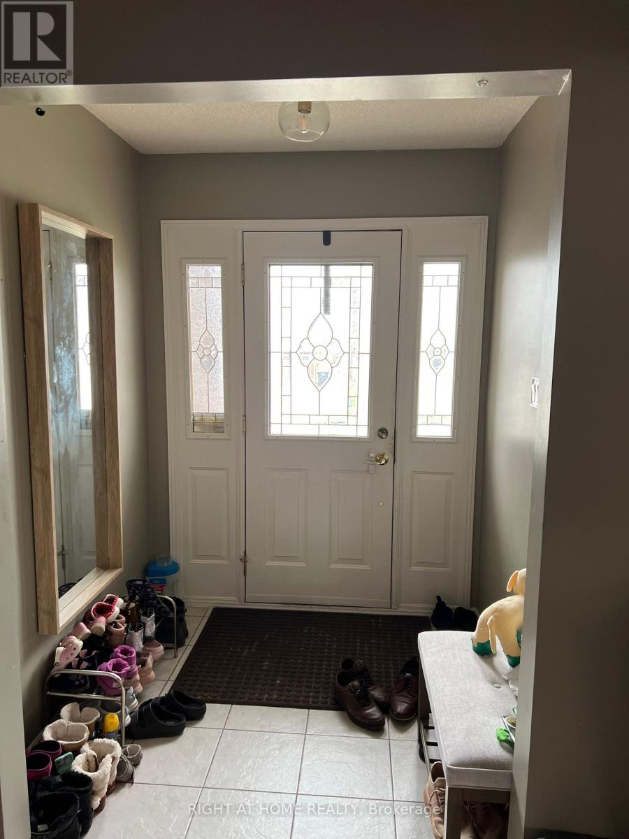 2516 Parmeer Drive, Mississauga, Ontario  L5C 3B2 - Photo 8 - W13007836