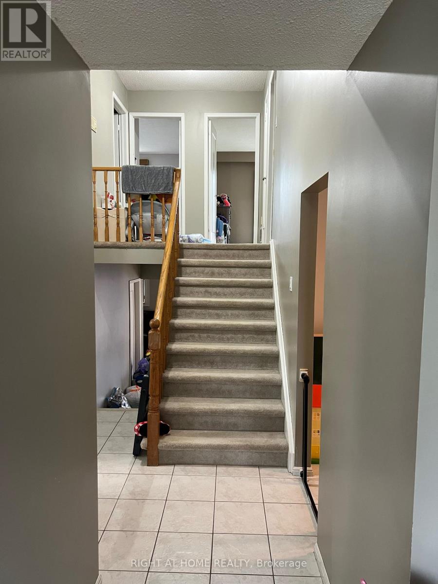 2516 Parmeer Drive, Mississauga, Ontario  L5C 3B2 - Photo 9 - W13007836