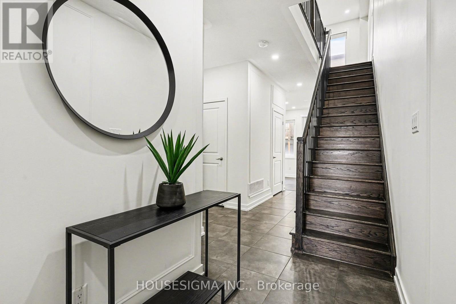 197 Sabina Drive, Oakville, Ontario  L6H 0L4 - Photo 3 - W13007842