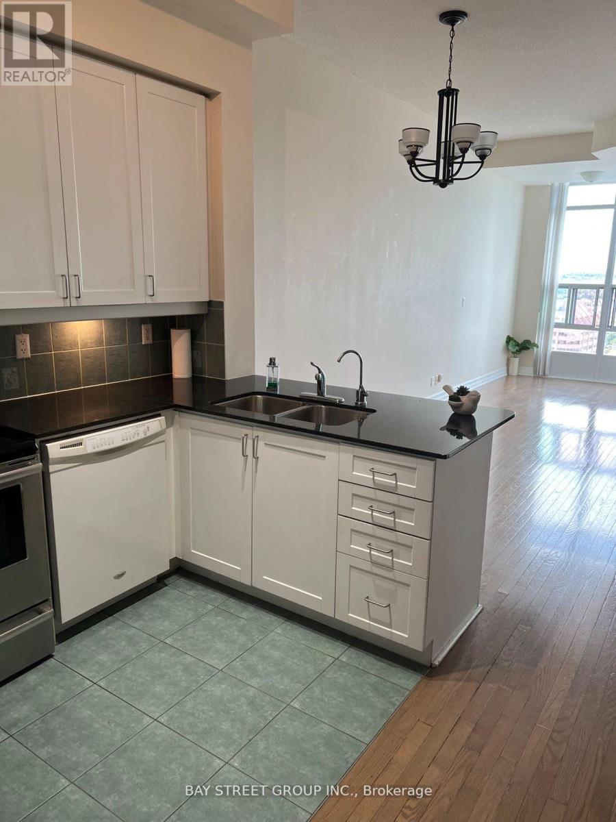 Tp2706 - 33 Elm Drive W, Mississauga, Ontario  L5B 4L2 - Photo 6 - W13007846