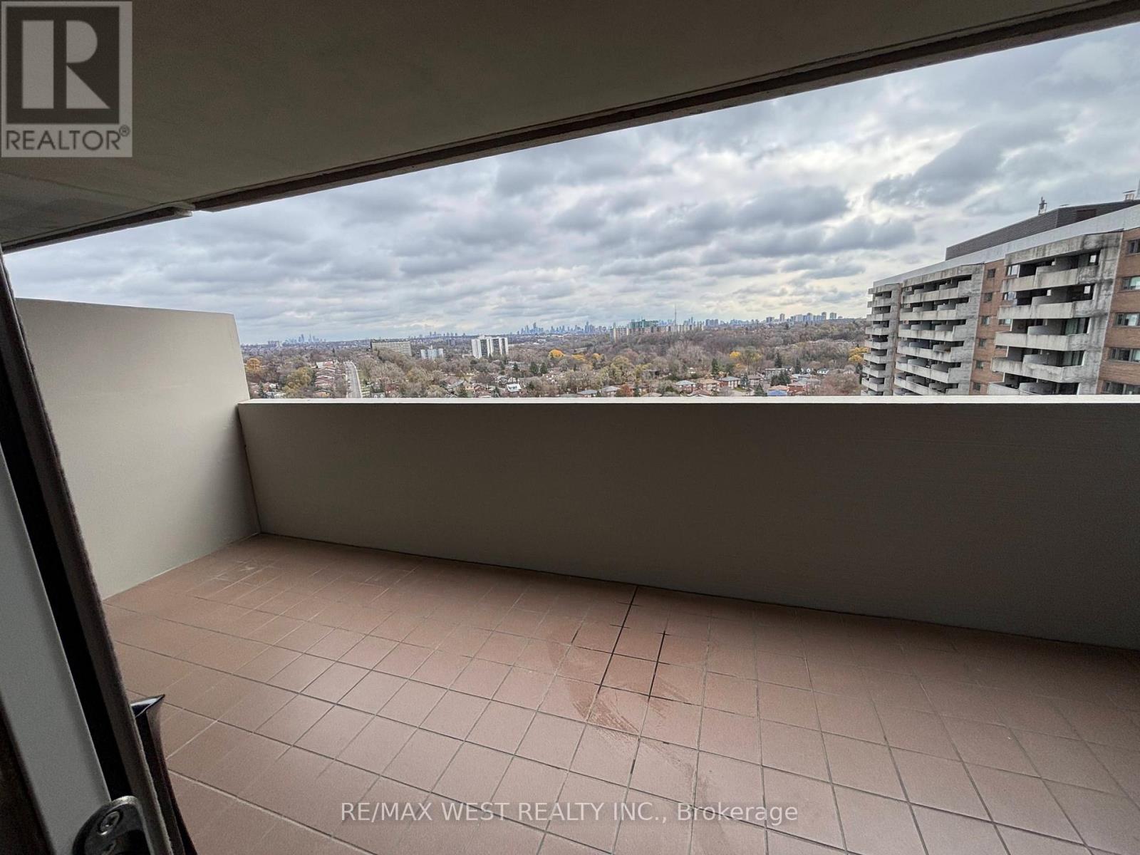 1908 - 260 Scarlett Road, Toronto, Ontario  M6N 4X6 - Photo 21 - W13007876