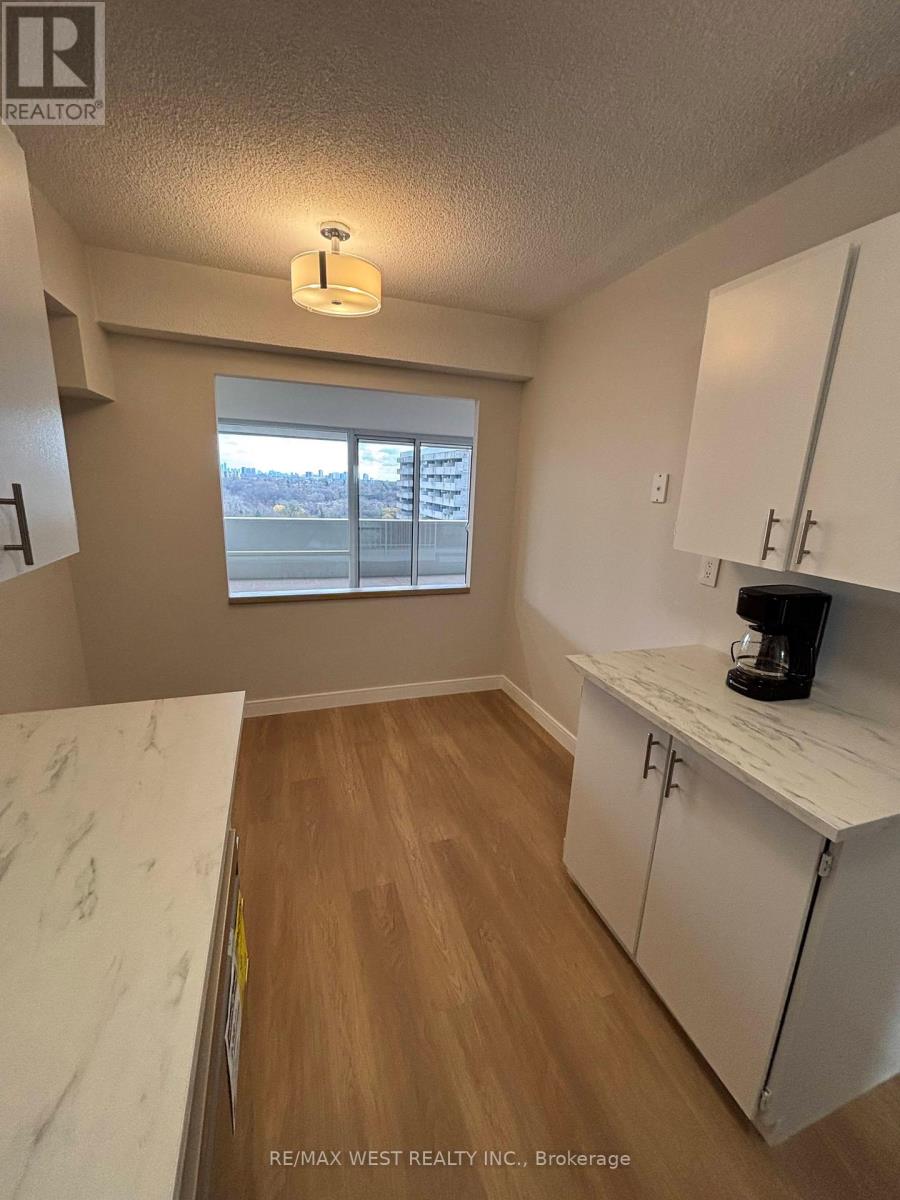 1908 - 260 Scarlett Road, Toronto, Ontario  M6N 4X6 - Photo 6 - W13007876