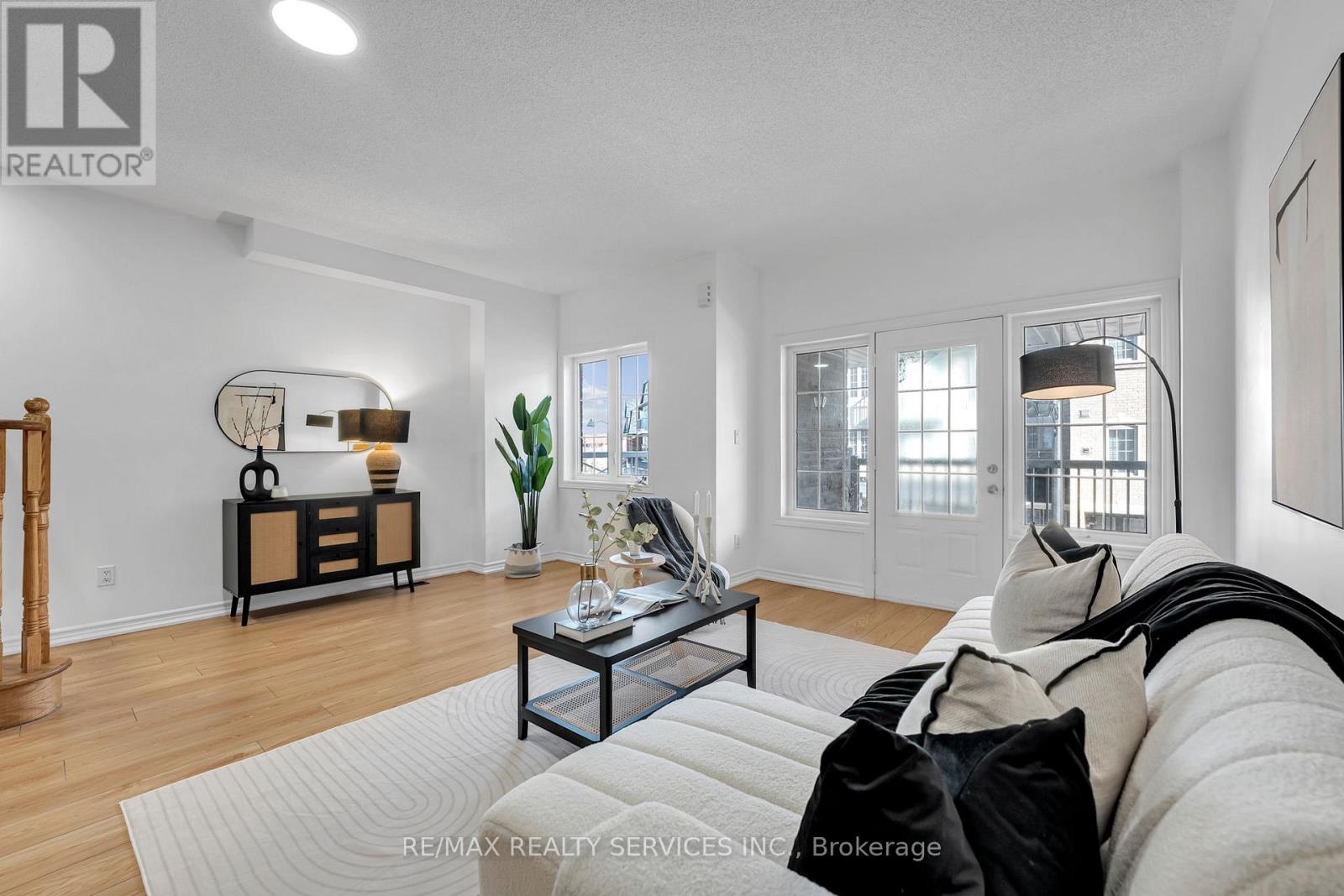 6 Rabbit Run Way, Brampton, Ontario  L6Z 0B4 - Photo 5 - W13007976