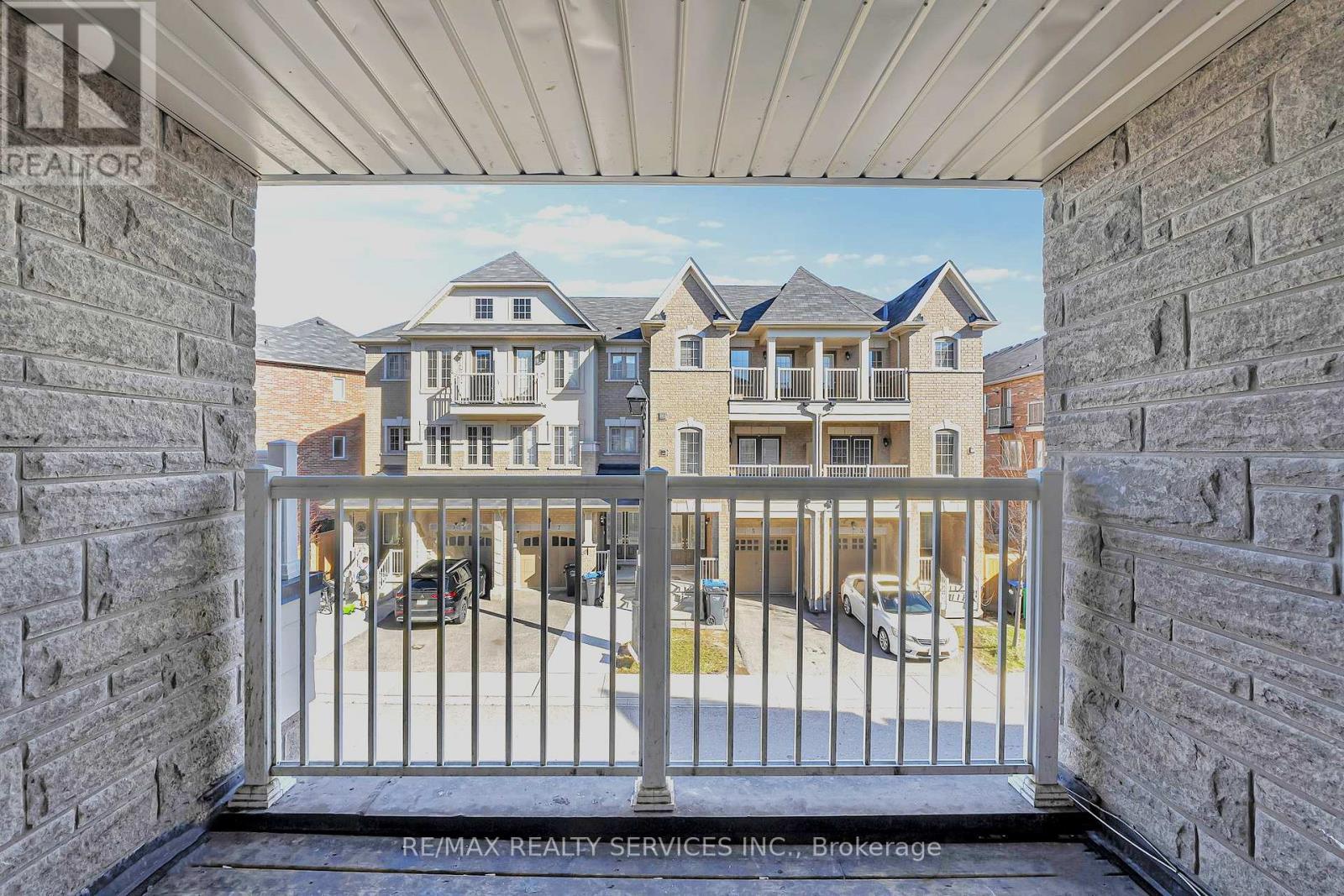 6 Rabbit Run Way, Brampton, Ontario  L6Z 0B4 - Photo 7 - W13007976