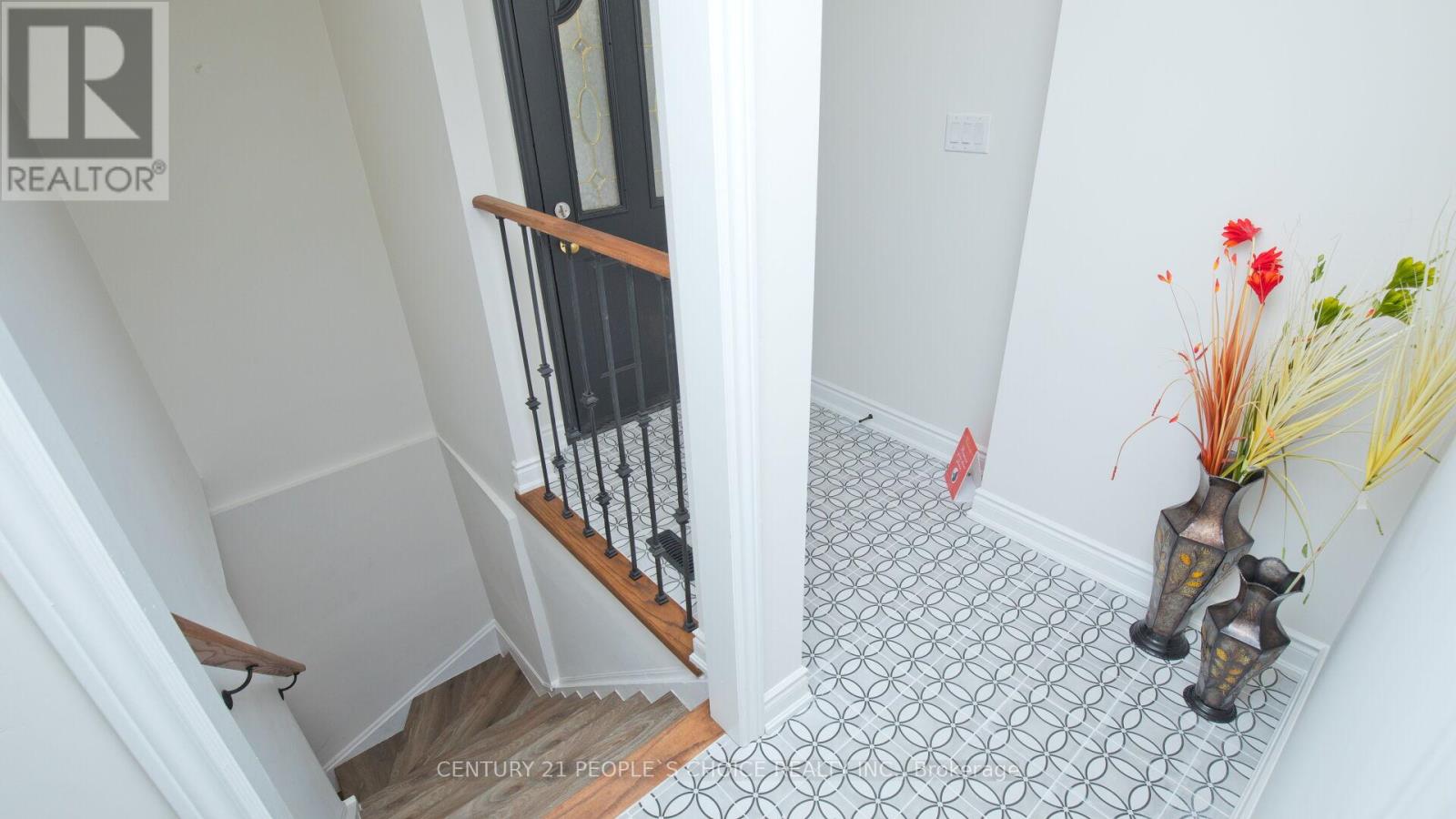 2 Betteridge Lane W, Toronto, Ontario  M9V 4E8 - Photo 4 - W13008006