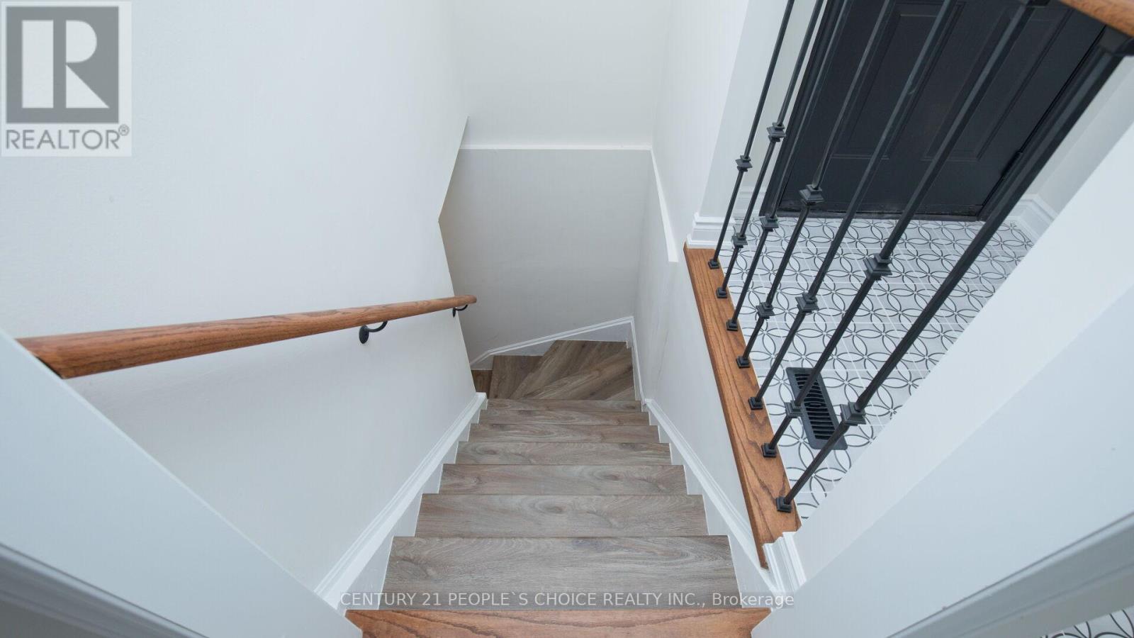 2 Betteridge Lane W, Toronto, Ontario  M9V 4E8 - Photo 5 - W13008006