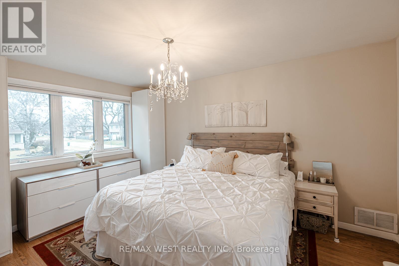 17 Saybrook Avenue, Toronto, Ontario  M8Z 2V3 - Photo 16 - W13008018