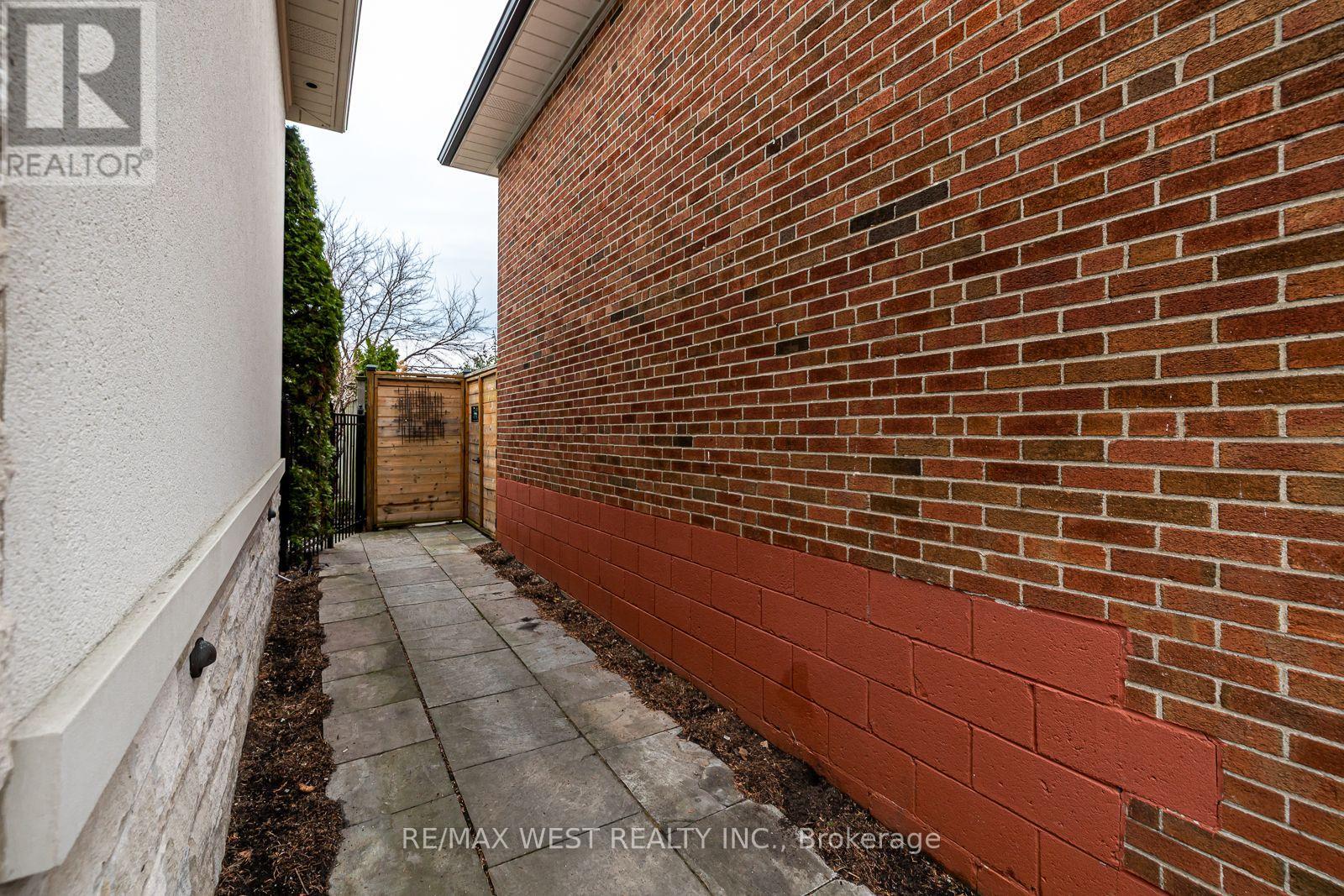 17 Saybrook Avenue, Toronto, Ontario  M8Z 2V3 - Photo 3 - W13008018