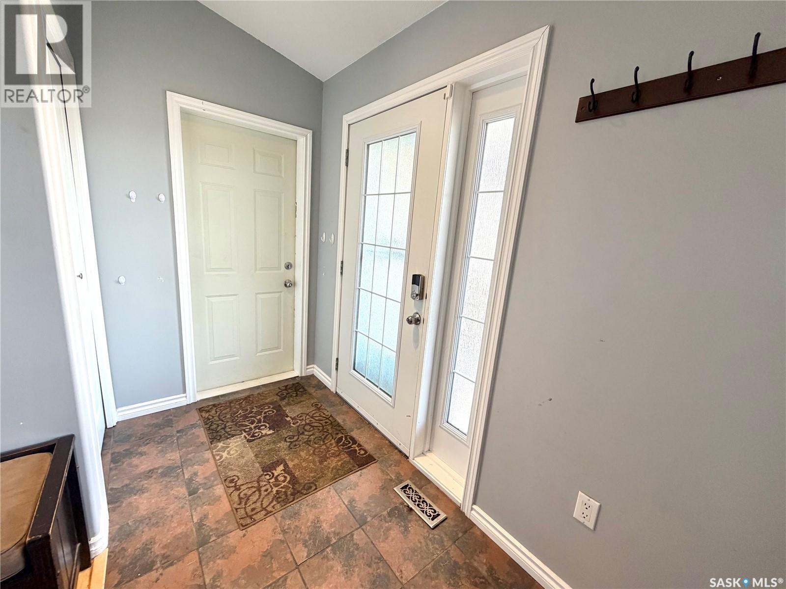 401 38th Street, Battleford, Saskatchewan  S0M 0E0 - Photo 3 - SK033075