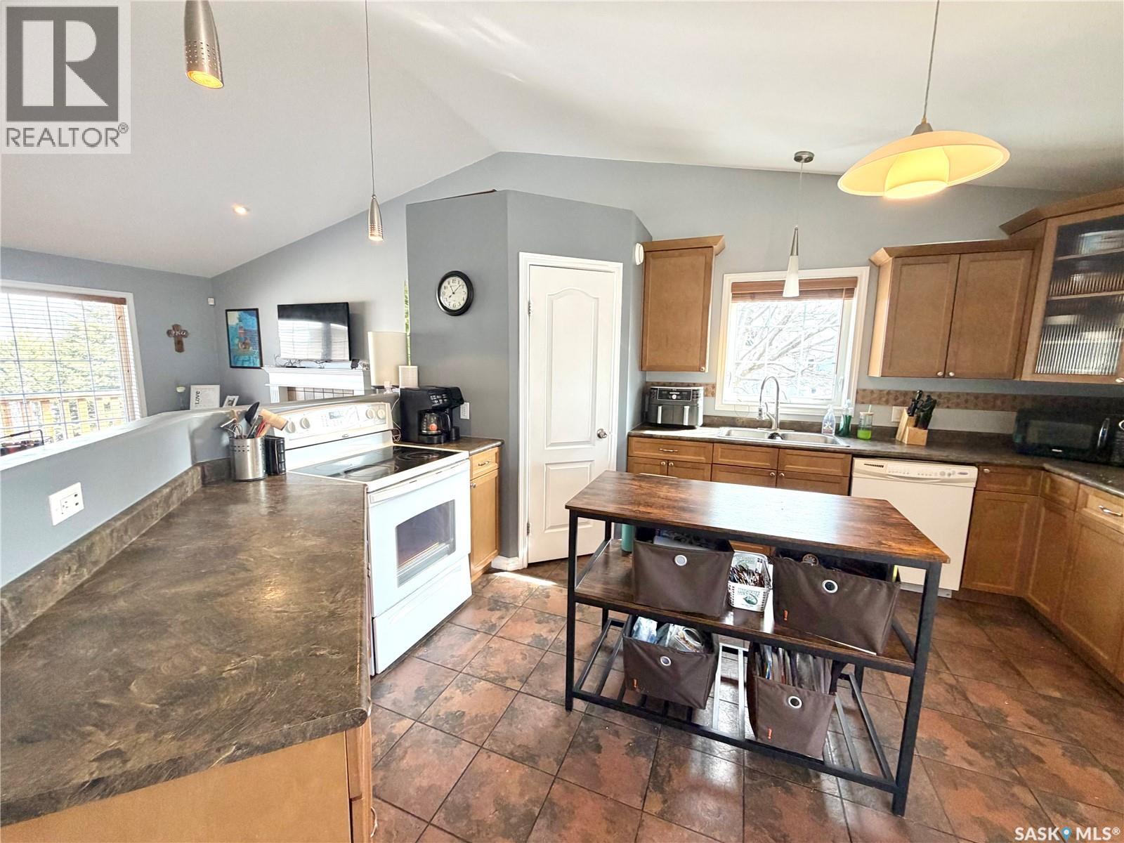 401 38th Street, Battleford, Saskatchewan  S0M 0E0 - Photo 8 - SK033075