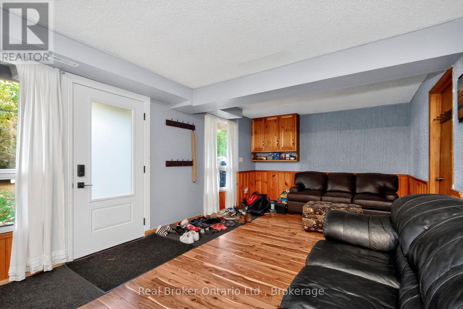 1950 Champlain Road, Tiny, Ontario  L9M 0B6 - Photo 16 - S12978522