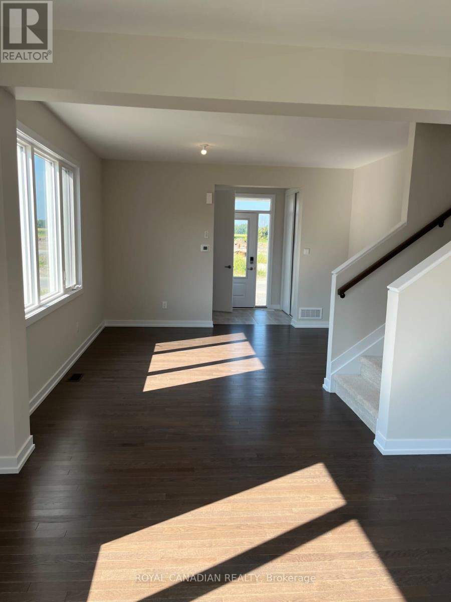 570 Oldenburg Drive, Ottawa, Ontario  K0A 2Z0 - Photo 2 - X13008002