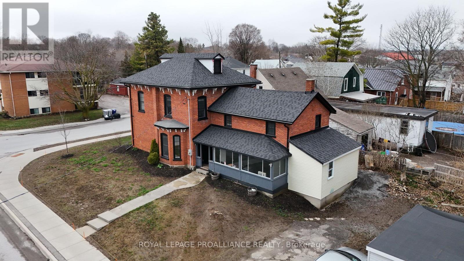 83 Cedar Street, Belleville, Ontario  K8P 3M3 - Photo 4 - X12850808