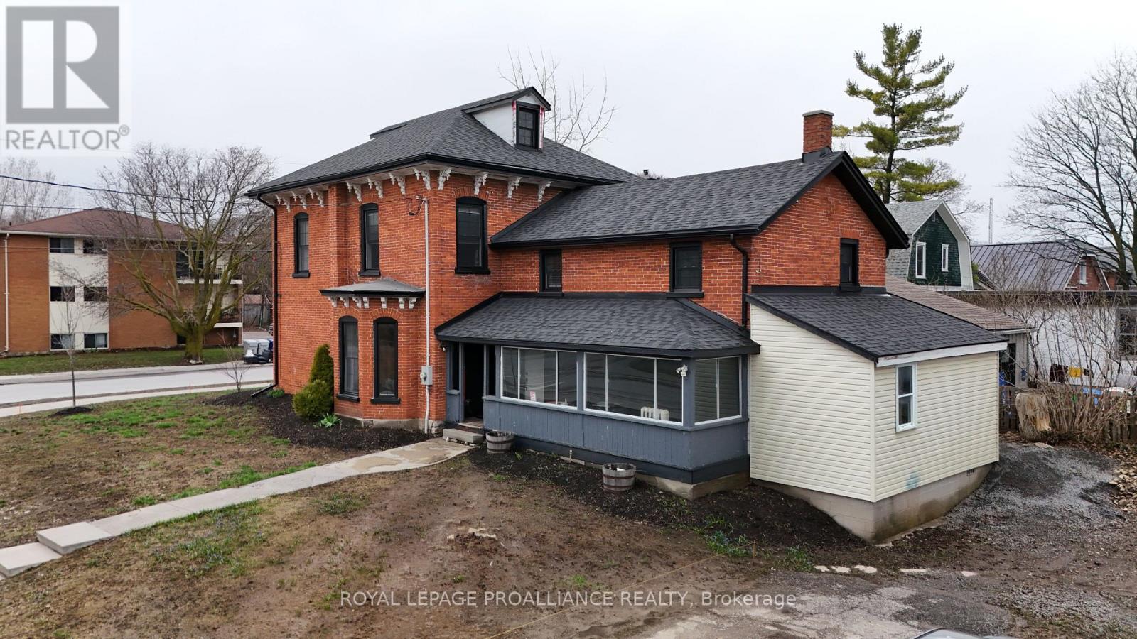 83 Cedar Street, Belleville, Ontario  K8P 3M3 - Photo 3 - X12850808