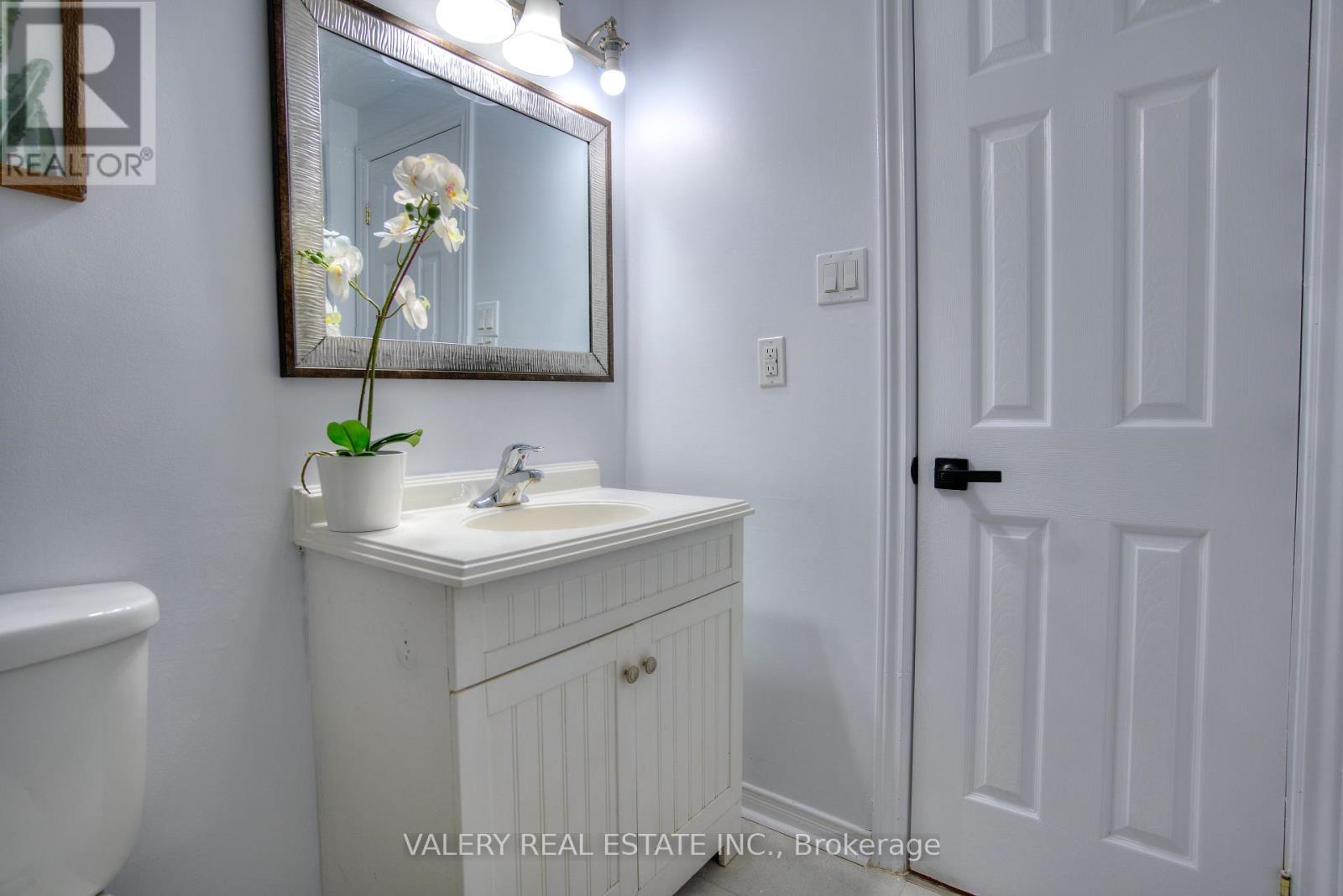 24 Lampman Ln Lane, Barrie, Ontario  L4N 5B1 - Photo 15 - S12971198