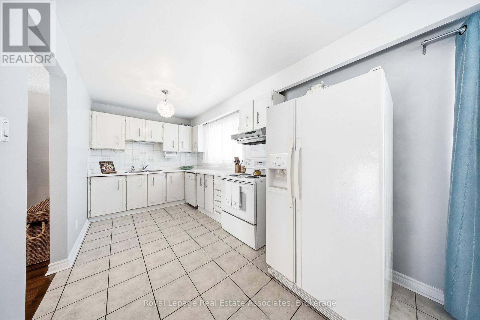 111 - 2315 Bromsgrove Road, Mississauga, Ontario  L5J 4A6 - Photo 8 - W12995866