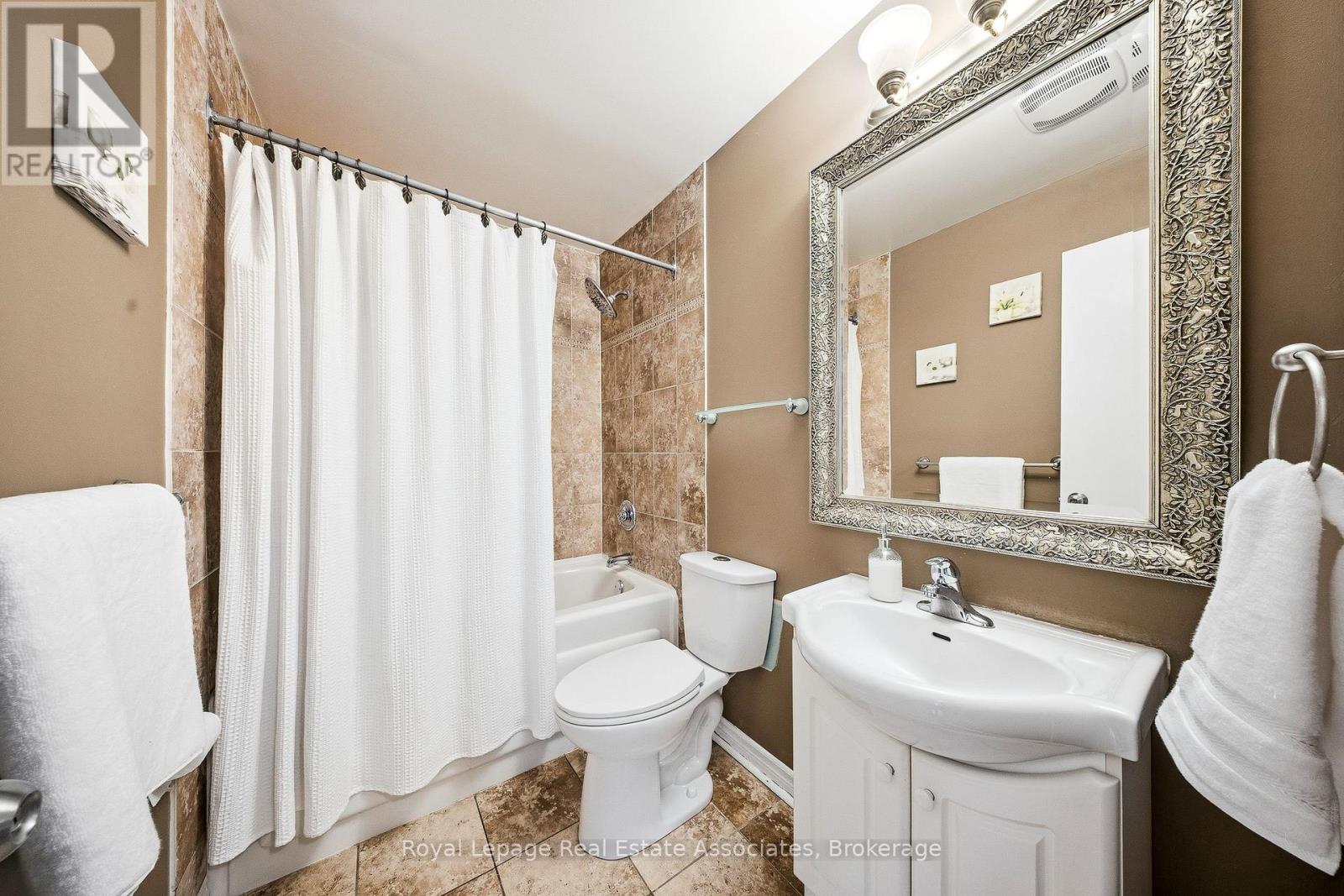 111 - 2315 Bromsgrove Road, Mississauga, Ontario  L5J 4A6 - Photo 20 - W12995866