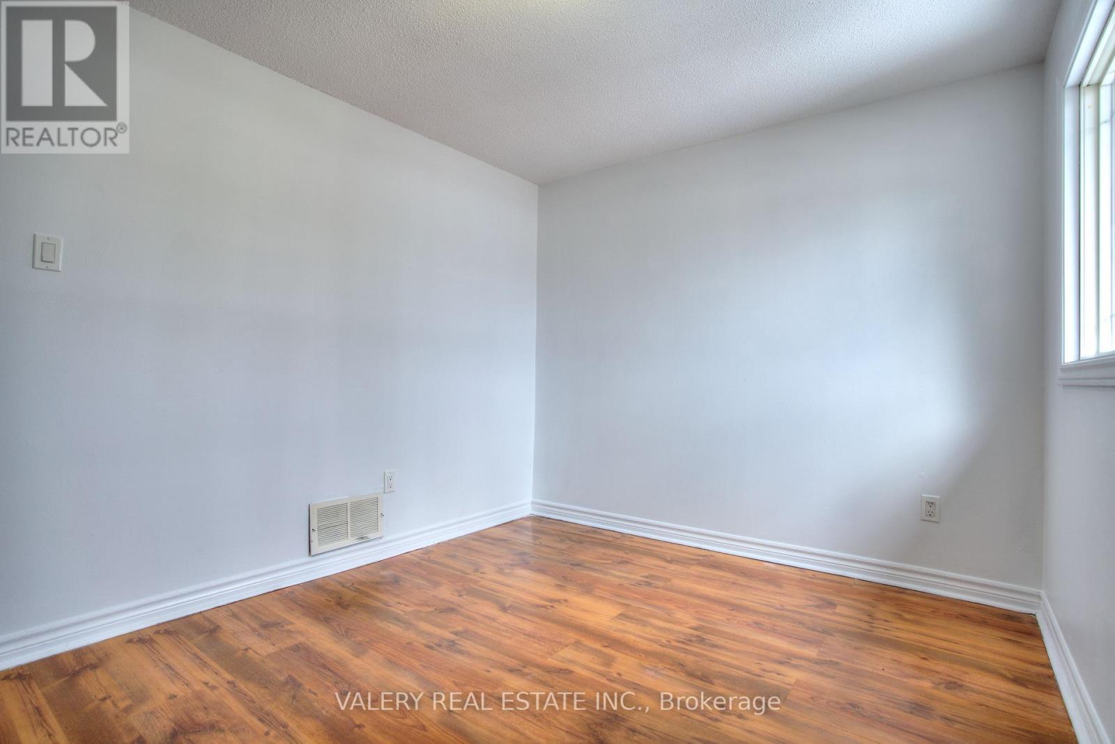 24 Lampman Ln Lane, Barrie, Ontario  L4N 5B1 - Photo 23 - S12971198