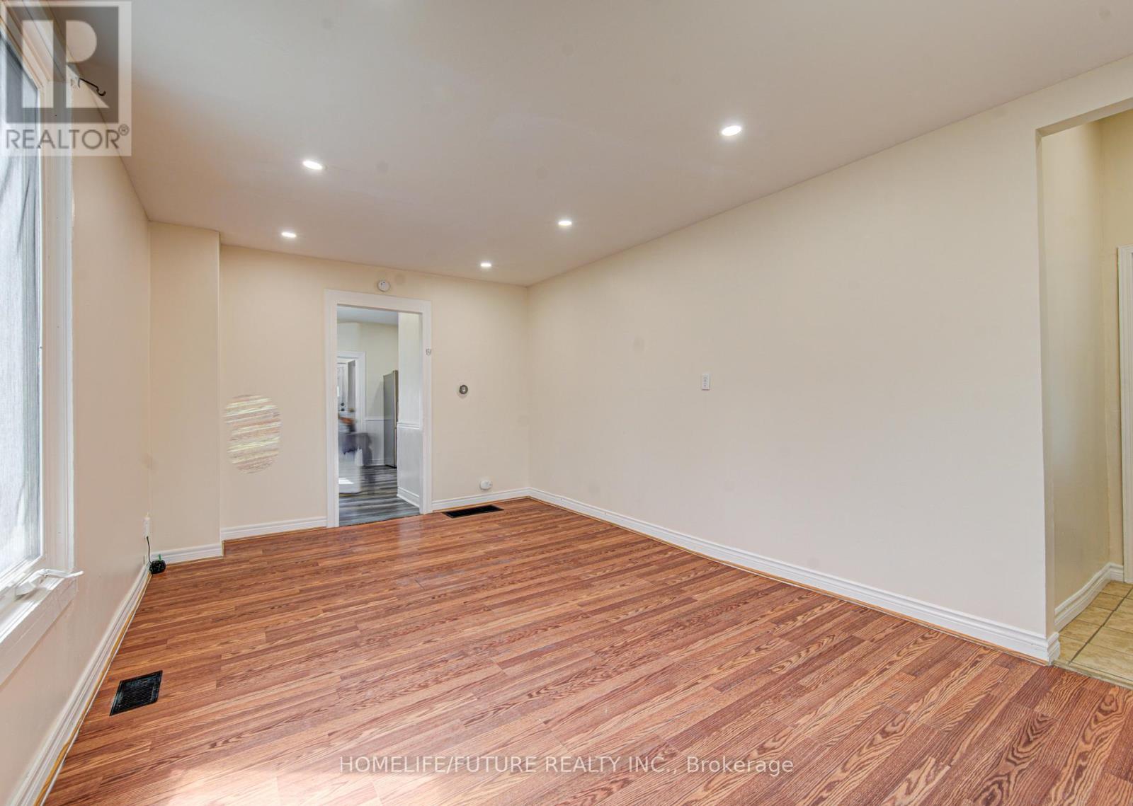 9 Superior Street, Brantford, Ontario  N3S 2J9 - Photo 7 - X12998856