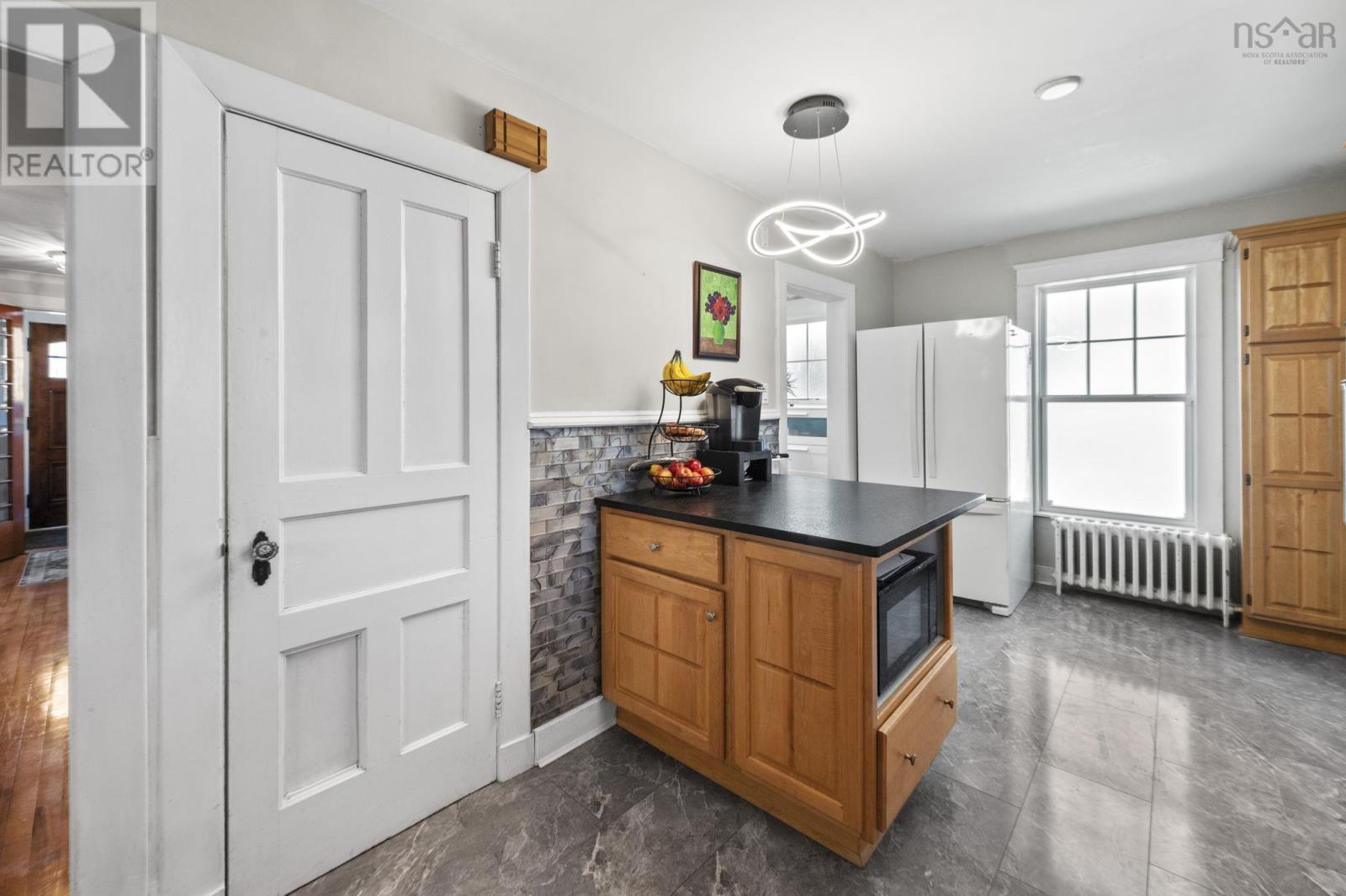 949 Mclean Street, Halifax, Nova Scotia  B3H 2V2 - Photo 11 - 202607656