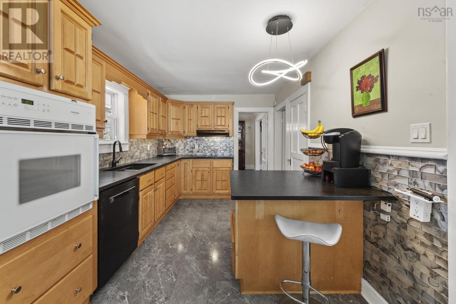 949 Mclean Street, Halifax, Nova Scotia  B3H 2V2 - Photo 14 - 202607656