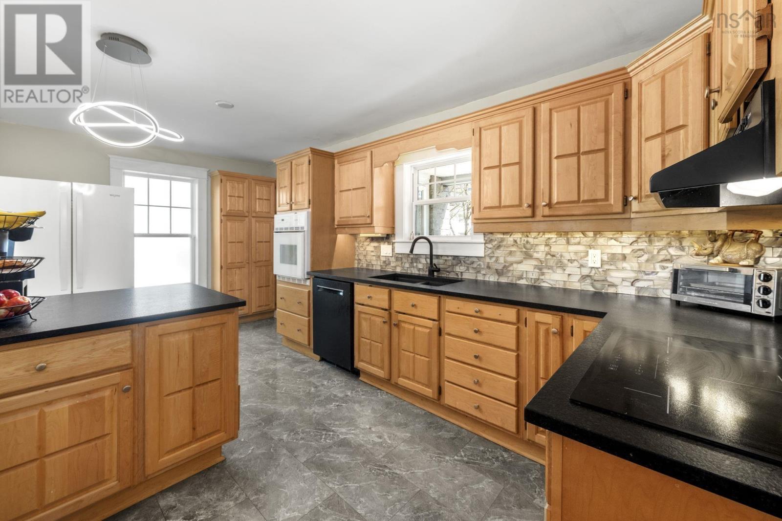 949 Mclean Street, Halifax, Nova Scotia  B3H 2V2 - Photo 9 - 202607656