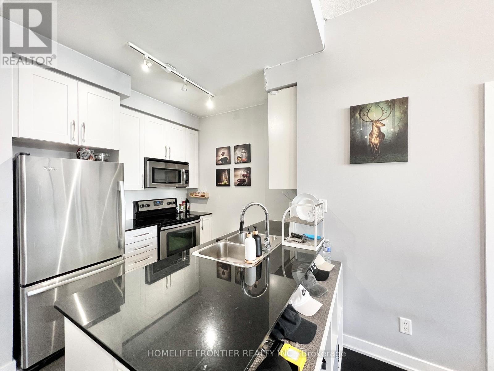 504 - 4070 Confederation Parkway, Mississauga, Ontario  L5B 0E9 - Photo 4 - W12998894