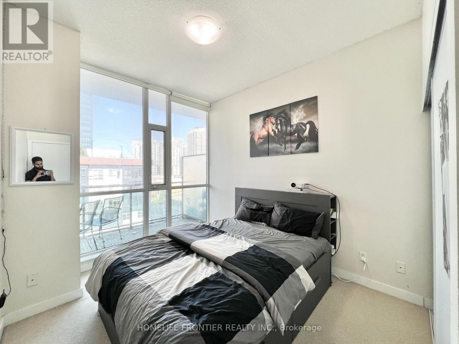 504 - 4070 Confederation Parkway, Mississauga, Ontario  L5B 0E9 - Photo 11 - W12998894