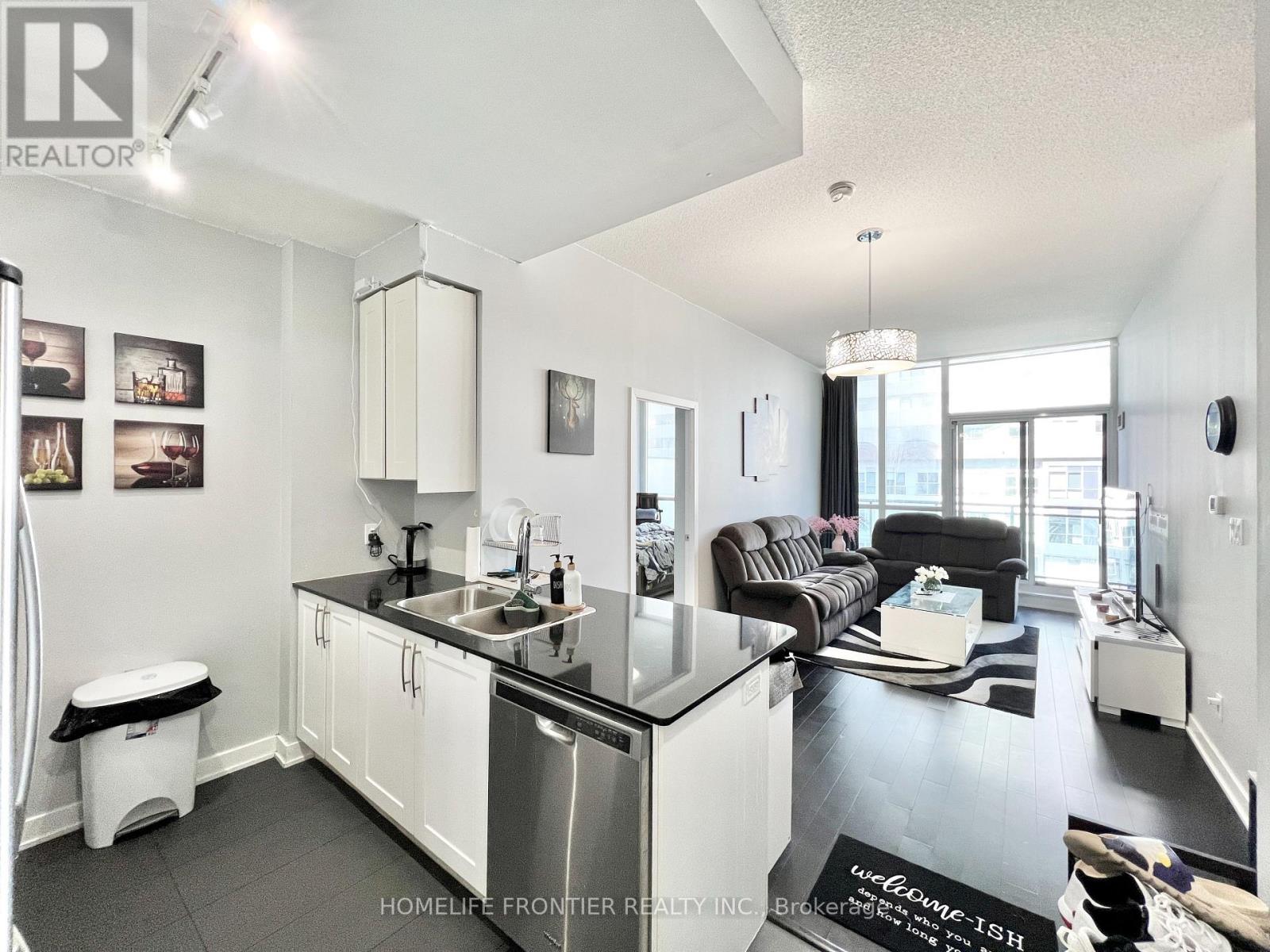 504 - 4070 Confederation Parkway, Mississauga, Ontario  L5B 0E9 - Photo 3 - W12998894