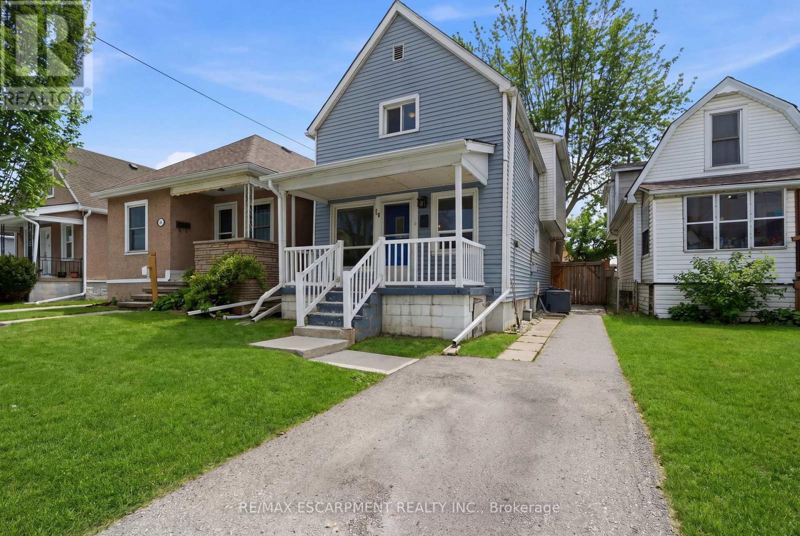 14 Newlands Avenue, Hamilton, Ontario  L8H 2T5 - Photo 2 - X12925436