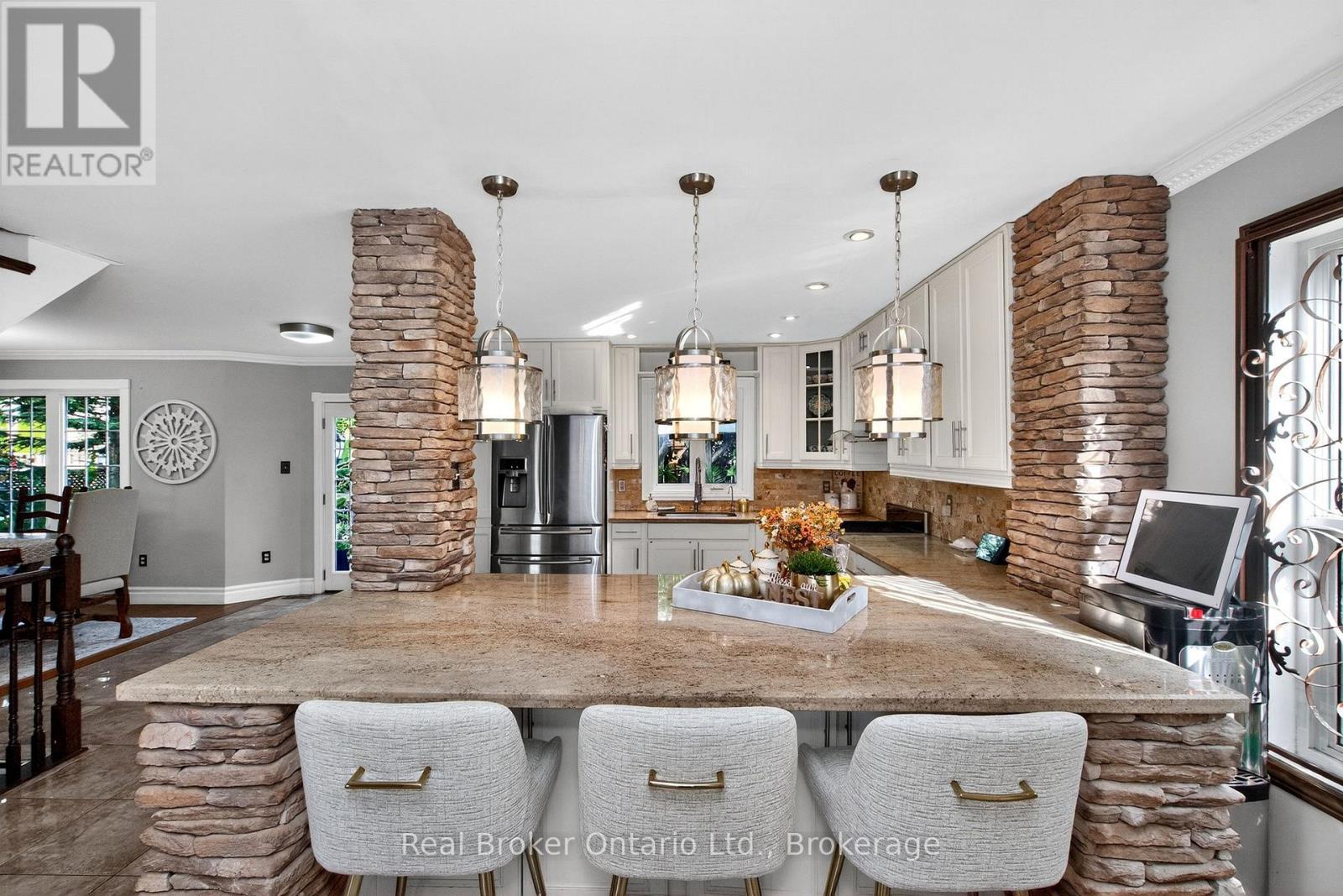 136 Birchwood Drive, Barrie, Ontario  L4M 6Y1 - Photo 8 - S12700058