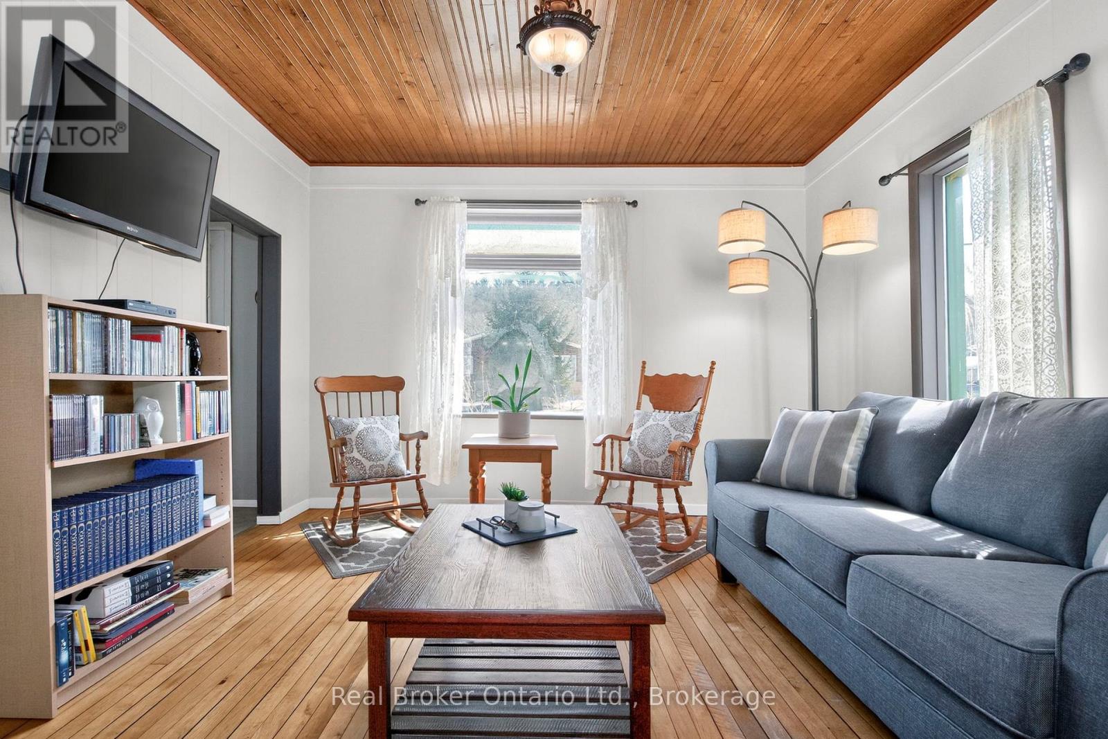 135 Poyntz Street, Penetanguishene, Ontario  L9M 1P5 - Photo 7 - S12978410