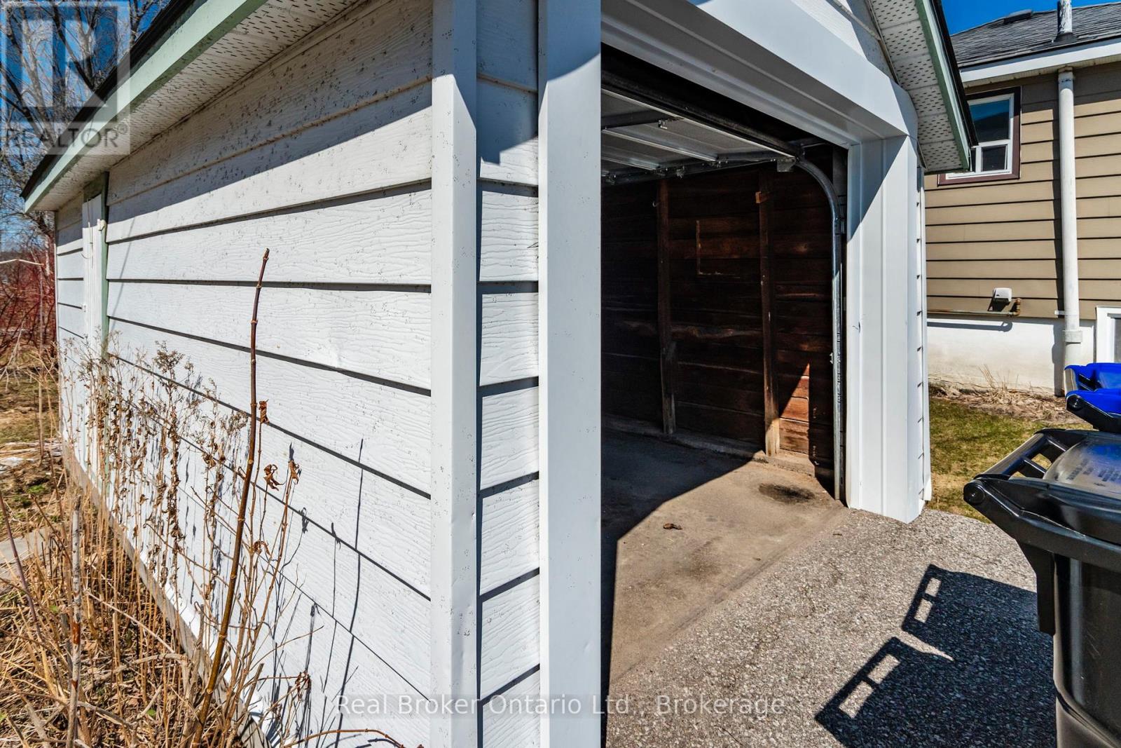 135 Poyntz Street, Penetanguishene, Ontario  L9M 1P5 - Photo 21 - S12978410