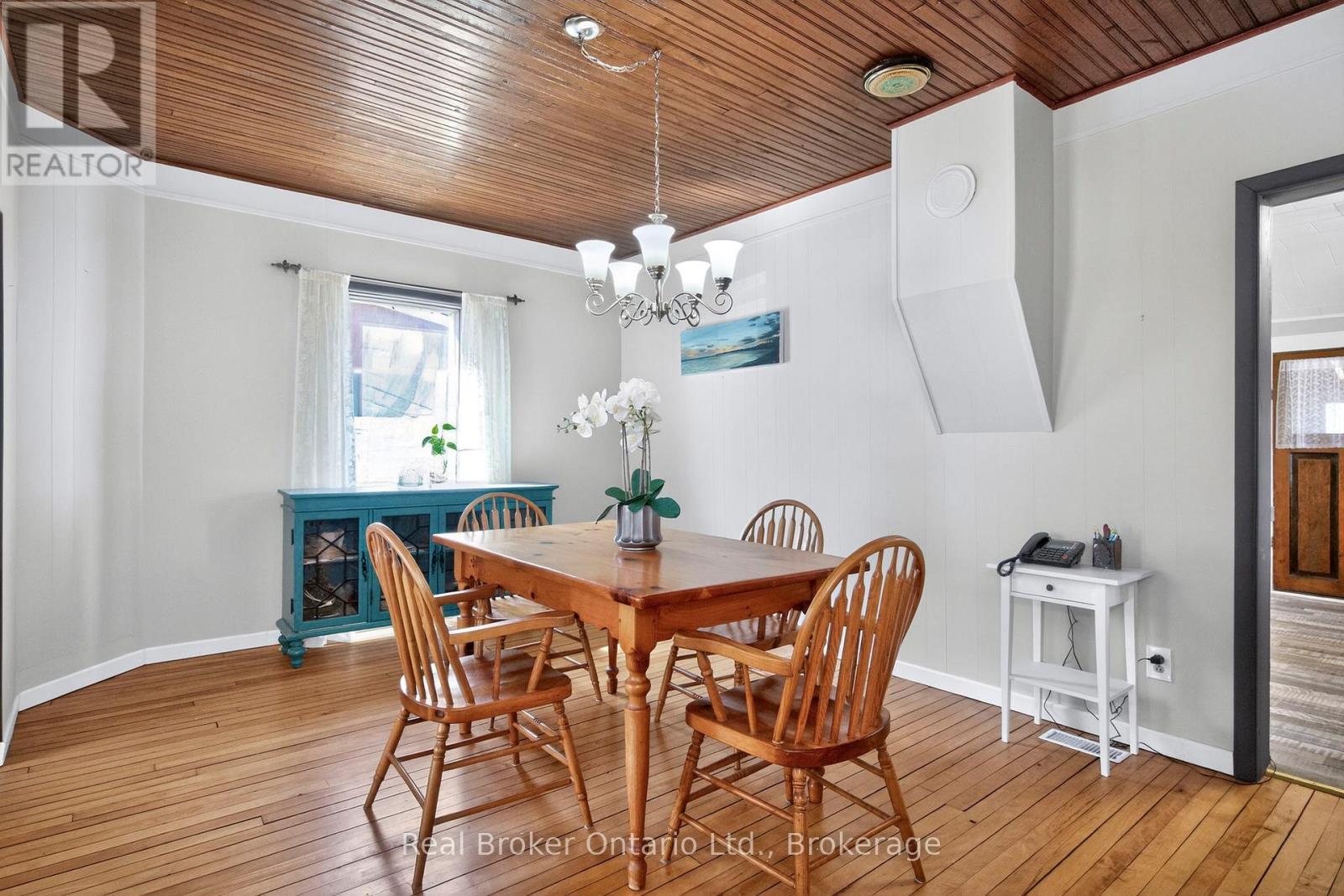 135 Poyntz Street, Penetanguishene, Ontario  L9M 1P5 - Photo 8 - S12978410