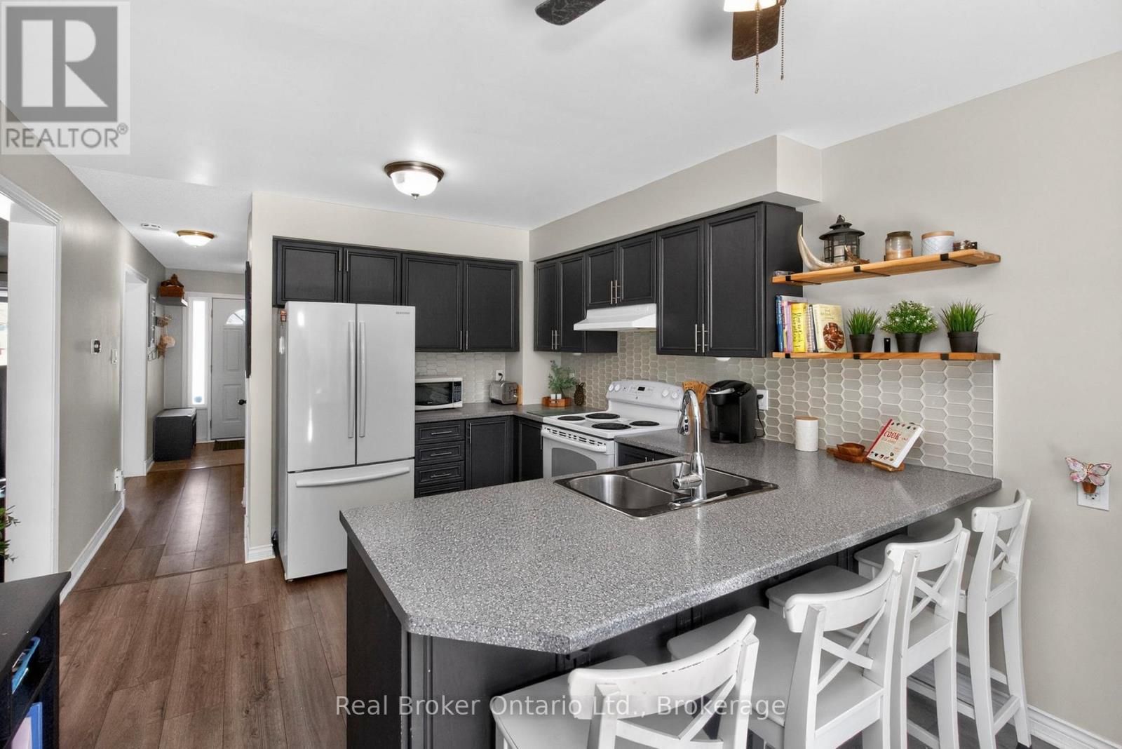 1060 Dina Crescent, Midland, Ontario  L4R 5C6 - Photo 3 - S12998538