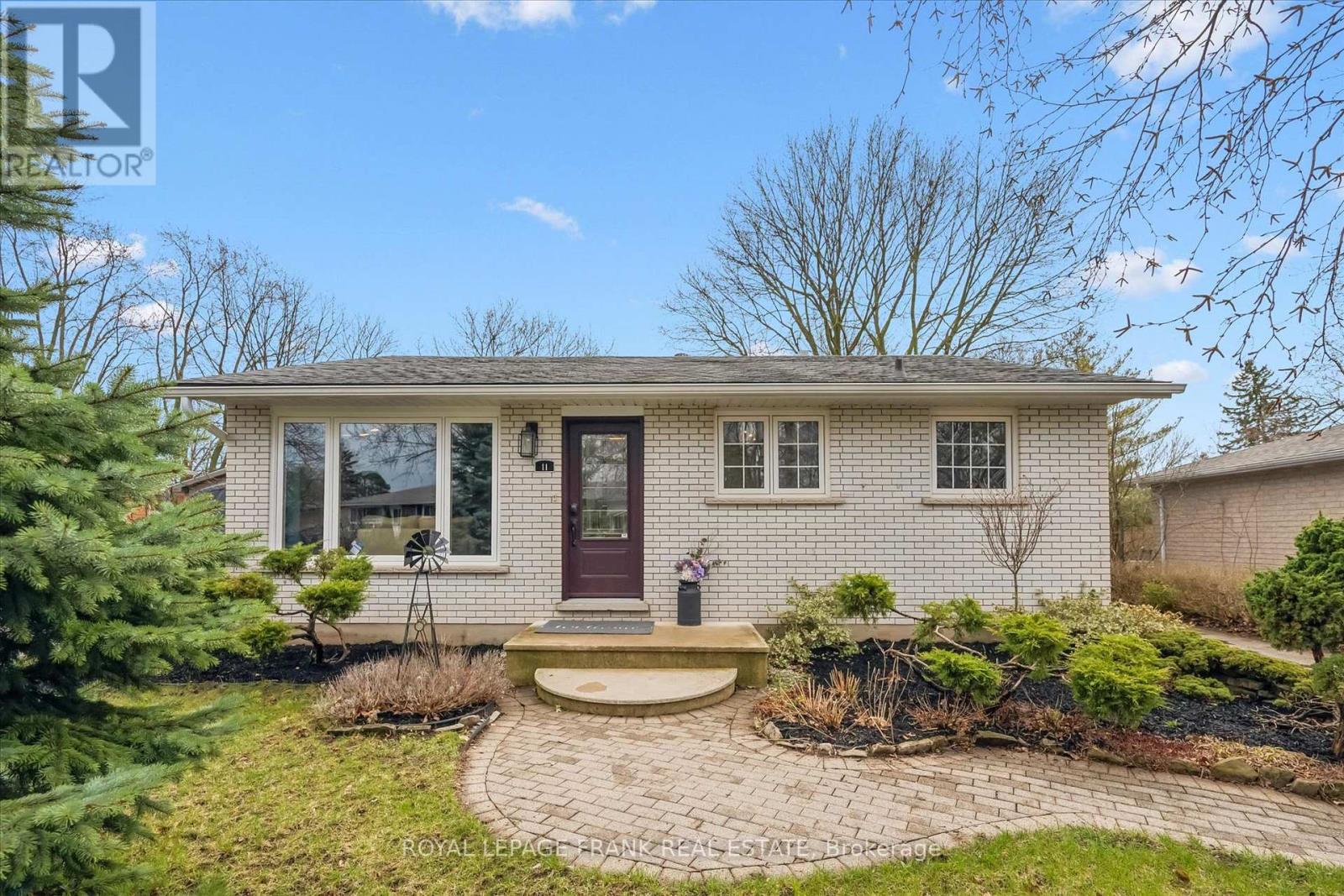 11 ARGYLE DRIVE, guelph (dovercliffe park/old university), Ontario