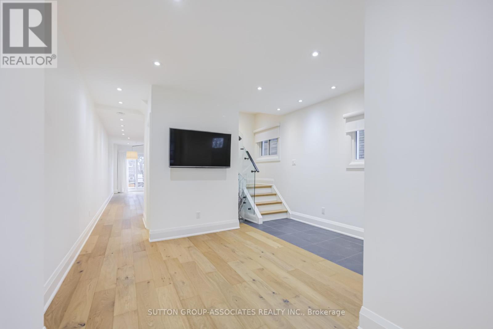 Upper - 422 Rushton Road, Toronto, Ontario  M6C 2Y3 - Photo 11 - C13008184