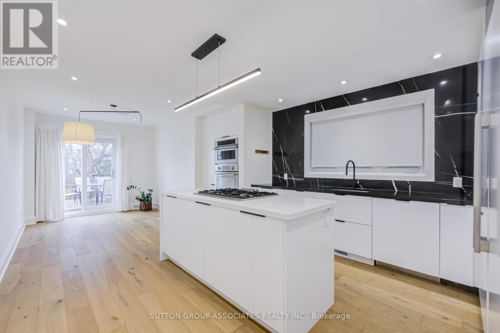 Upper - 422 Rushton Road, Toronto, Ontario  M6C 2Y3 - Photo 14 - C13008184