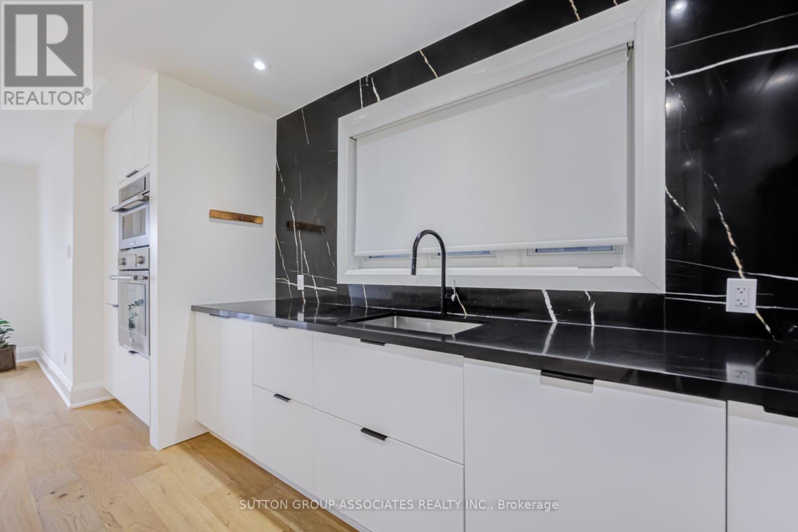 Upper - 422 Rushton Road, Toronto, Ontario  M6C 2Y3 - Photo 15 - C13008184