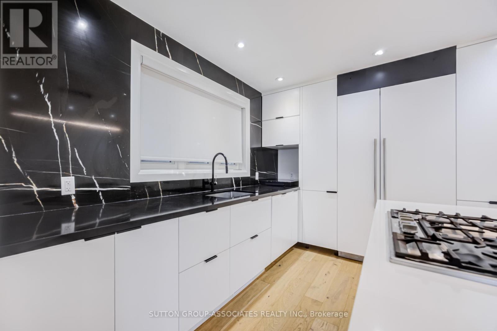 Upper - 422 Rushton Road, Toronto, Ontario  M6C 2Y3 - Photo 18 - C13008184