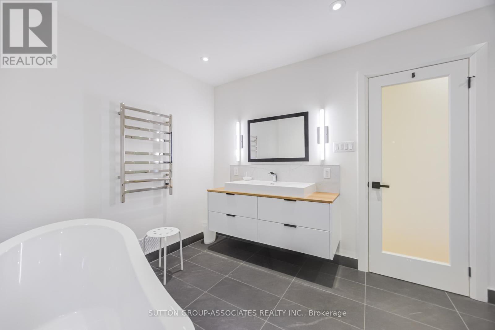 Upper - 422 Rushton Road, Toronto, Ontario  M6C 2Y3 - Photo 34 - C13008184