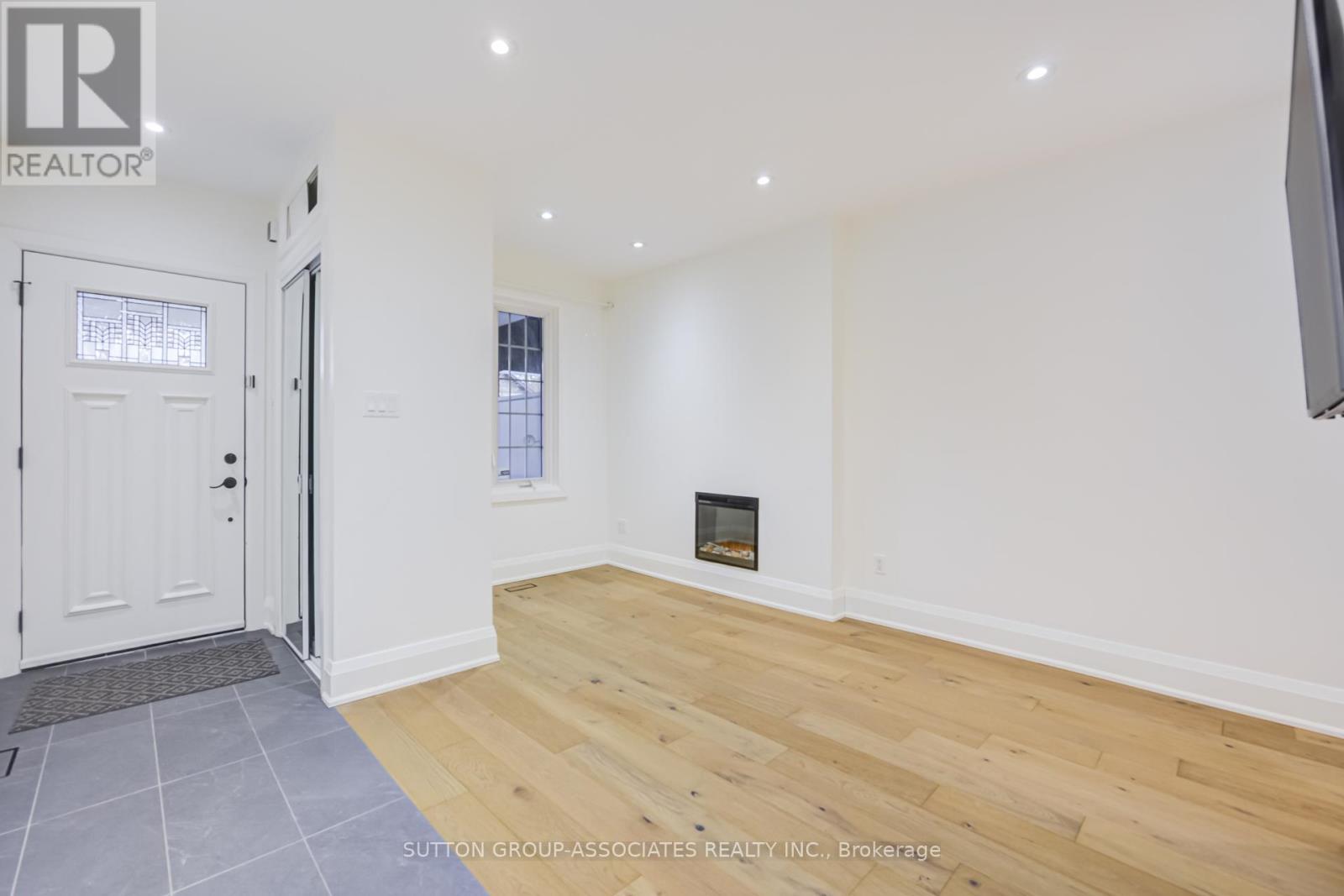 Upper - 422 Rushton Road, Toronto, Ontario  M6C 2Y3 - Photo 7 - C13008184